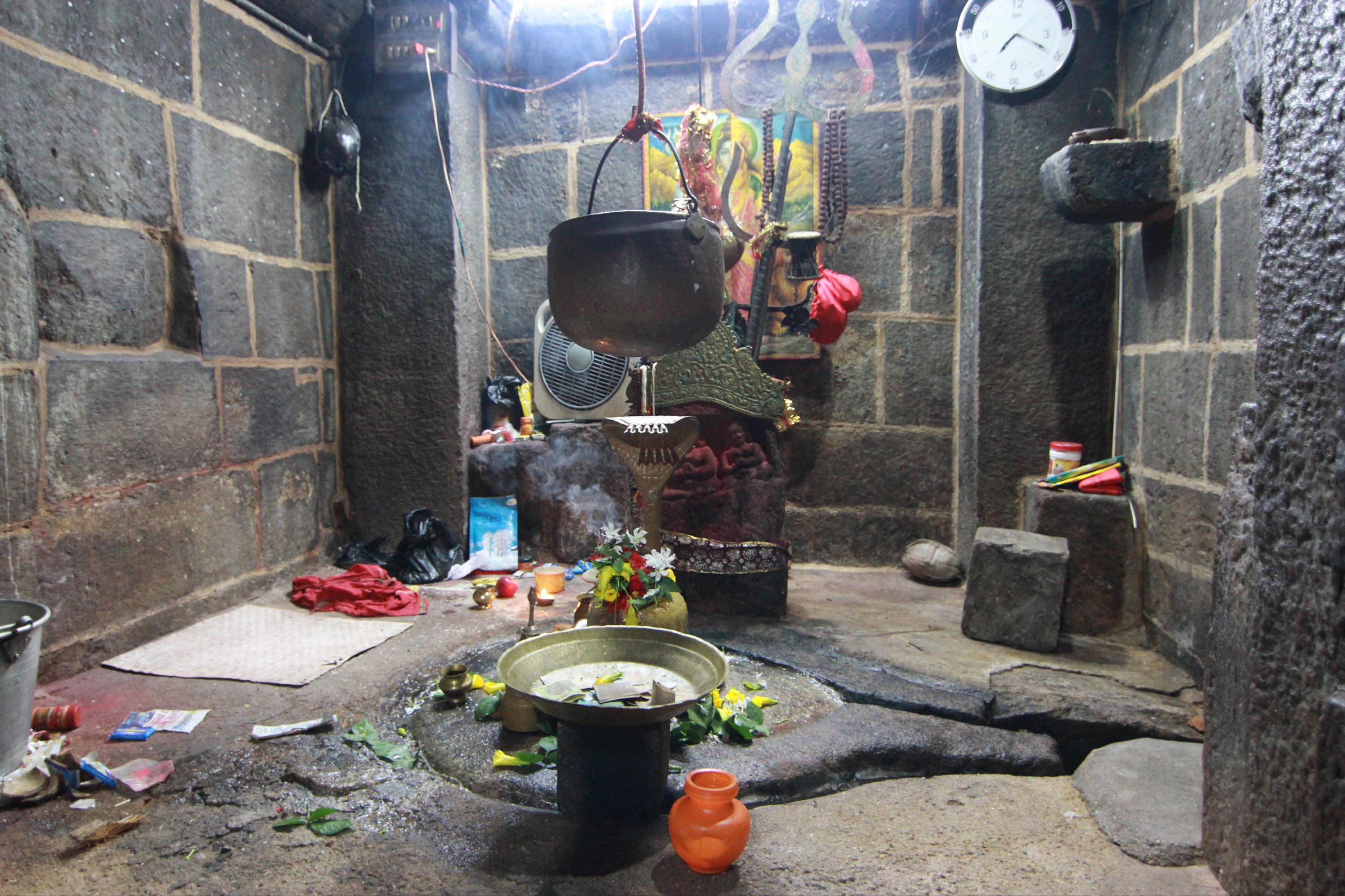 The unique Shivalinga, carved in the ground.