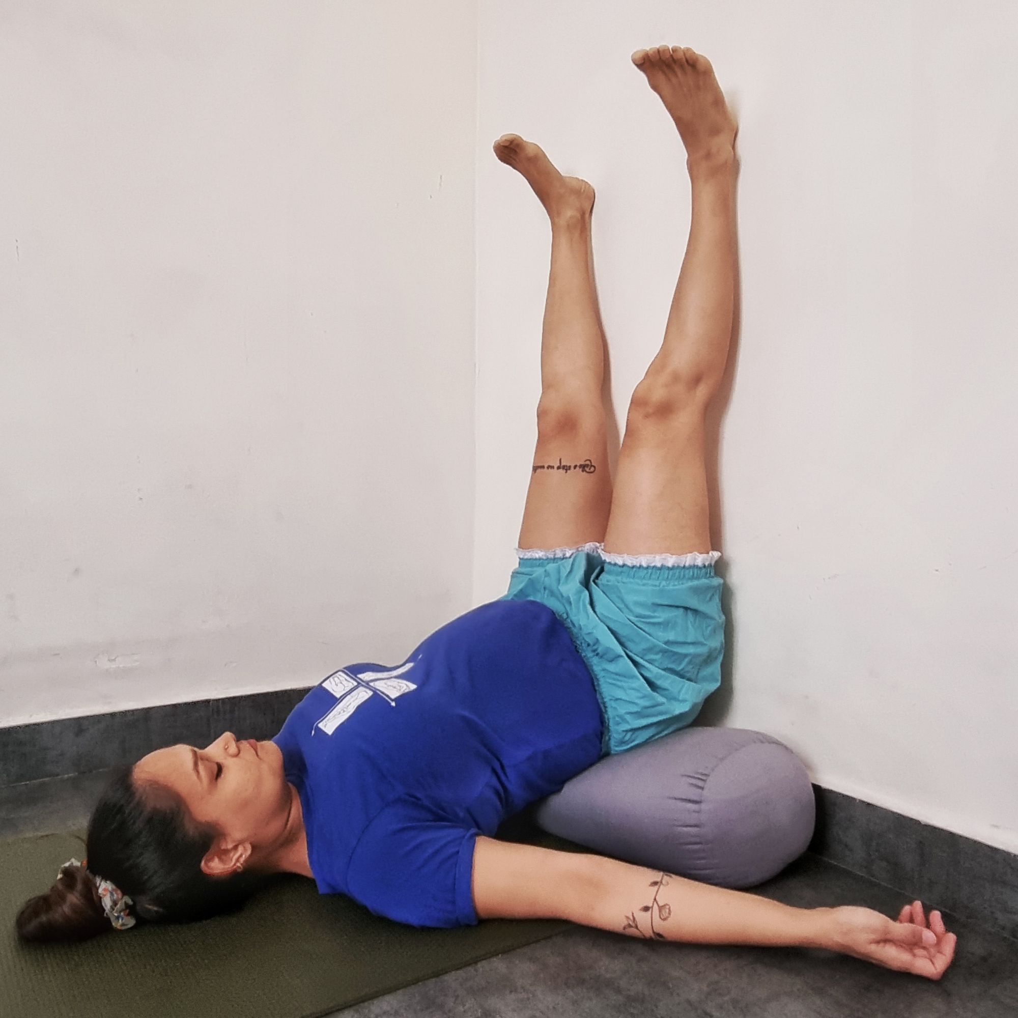 Make sure to keep your legs wide to accommodate the growing belly.