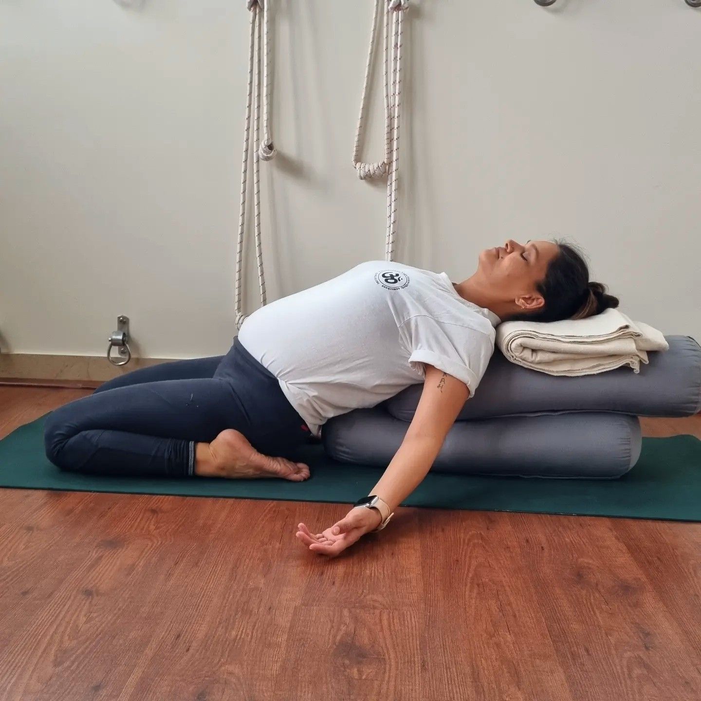 Supta virasana.